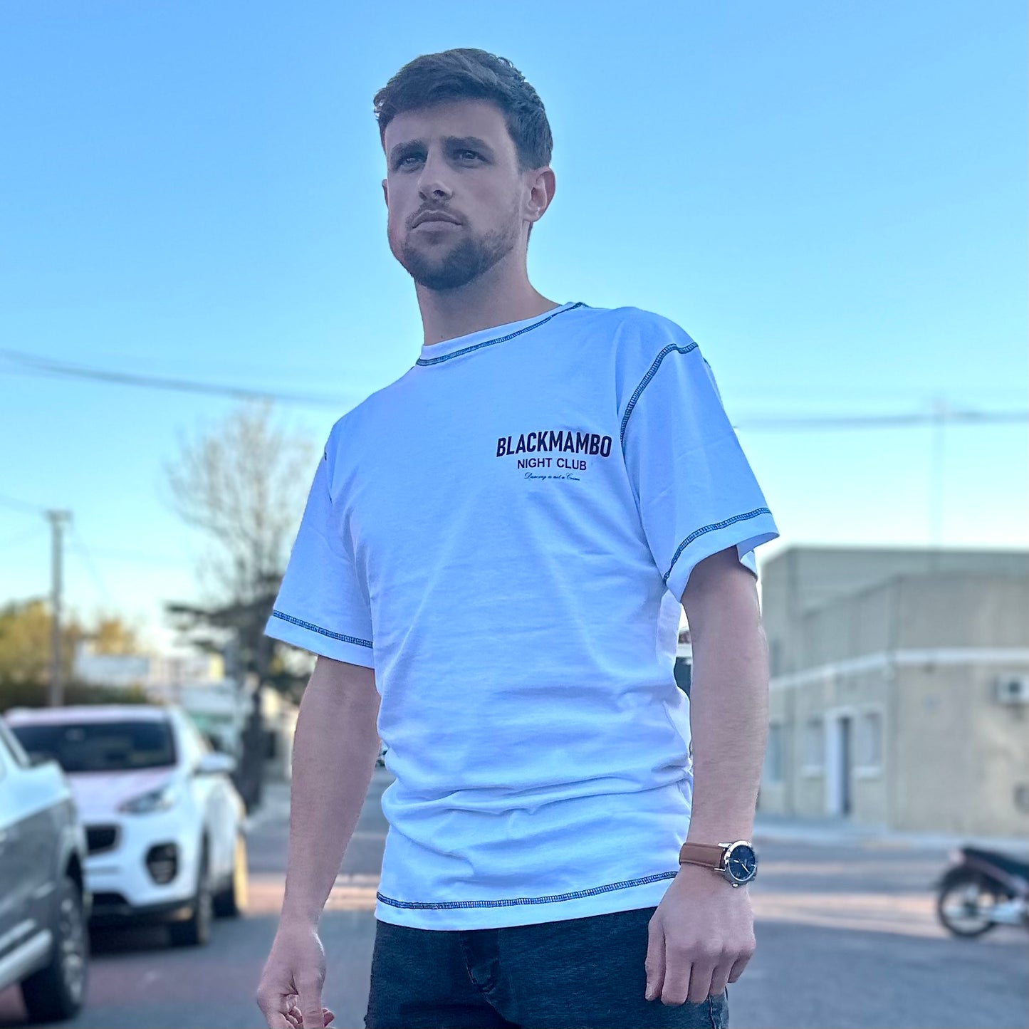 Remera oversize blanca con costuras