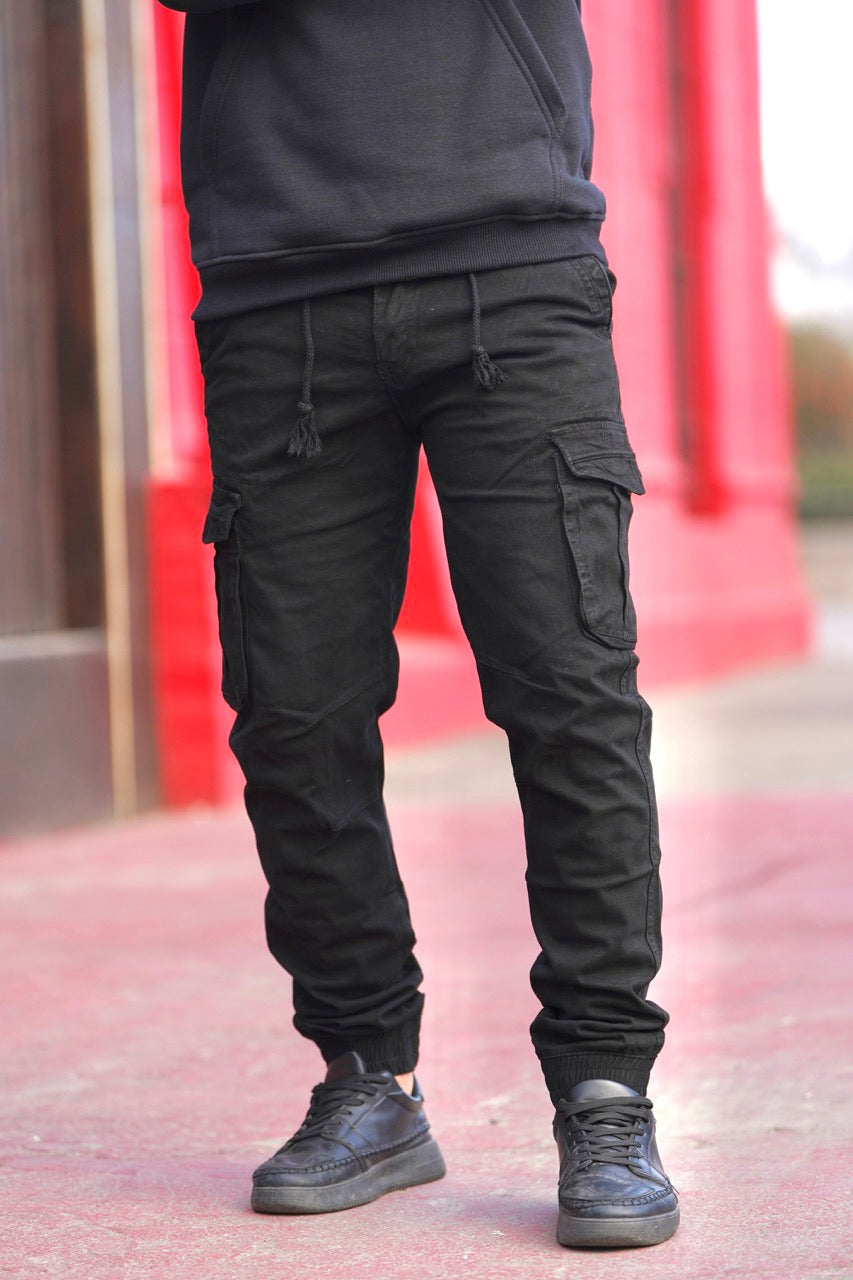 Pantalón cargo con puño negro