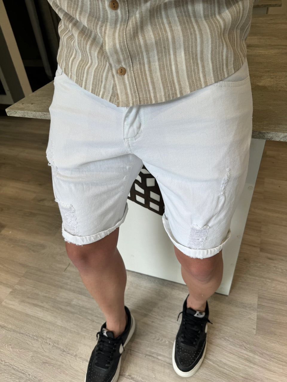 Bermuda blanca rajada