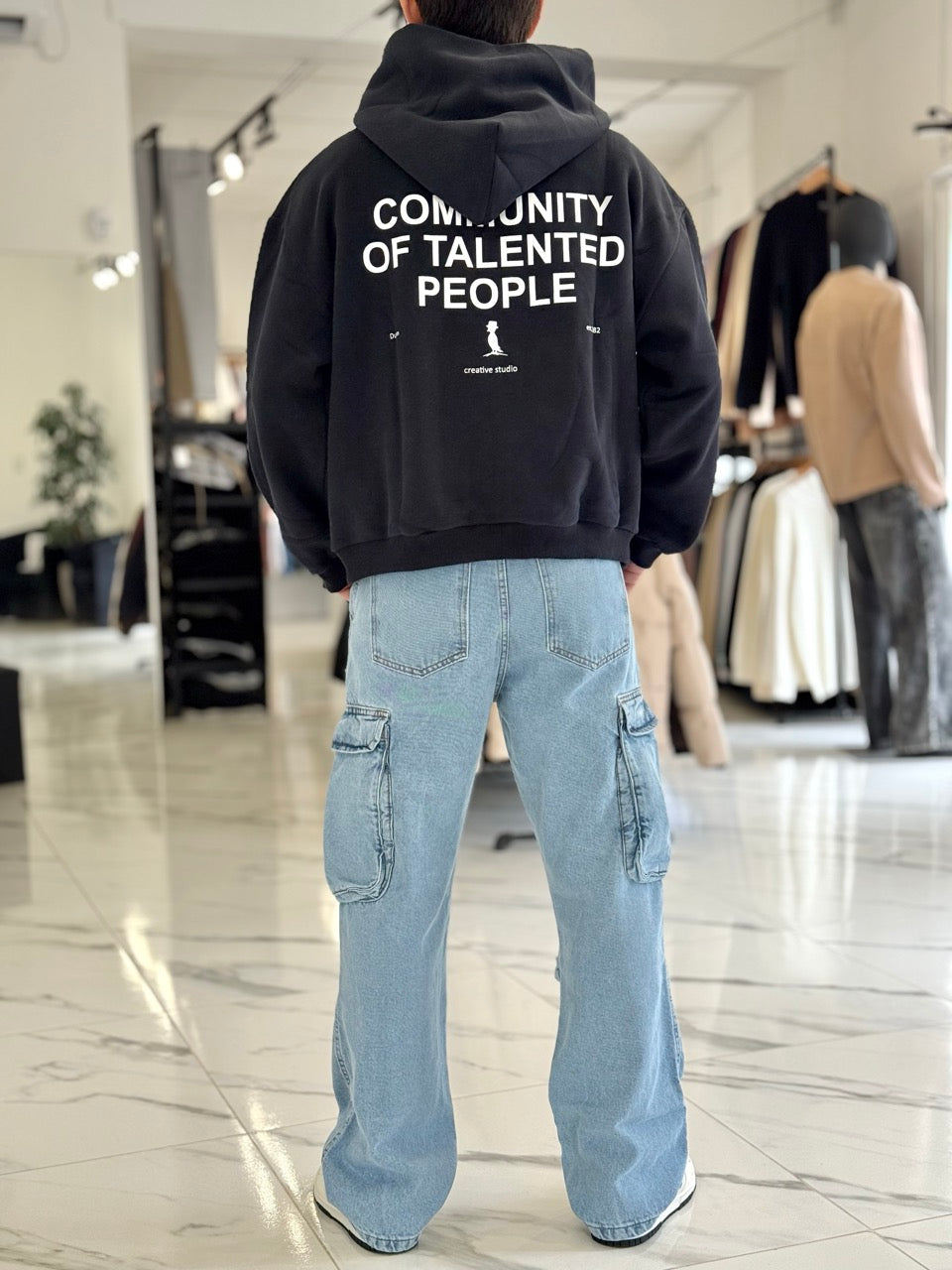 Canguro boxy fit negro "Community"