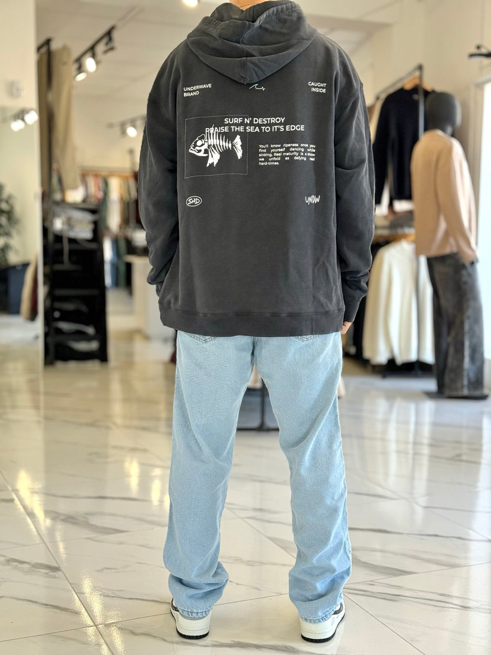 Canguro oversize "pez" negro