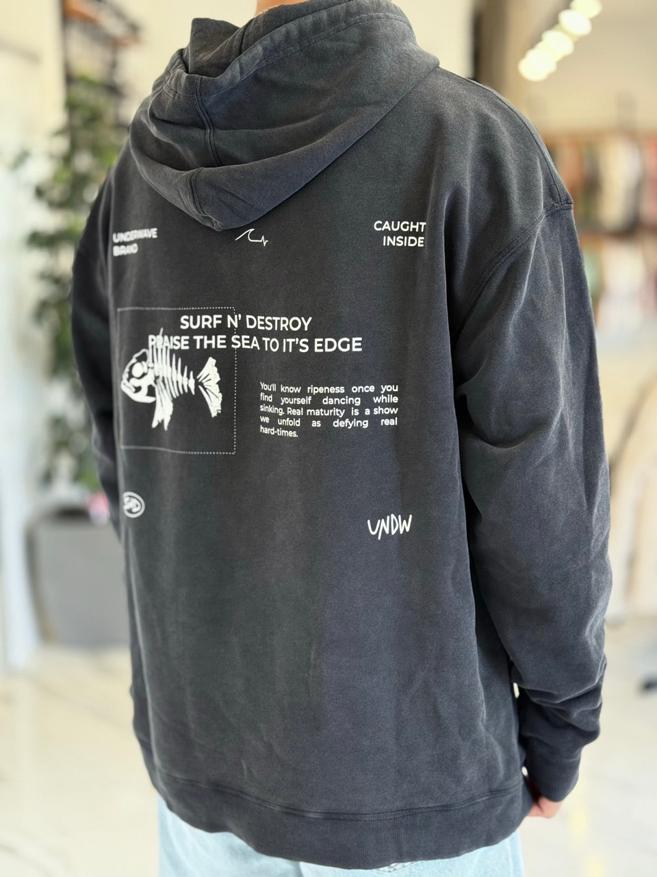 Canguro oversize "pez" negro
