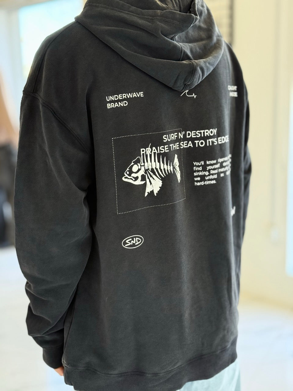 Canguro oversize "pez" negro