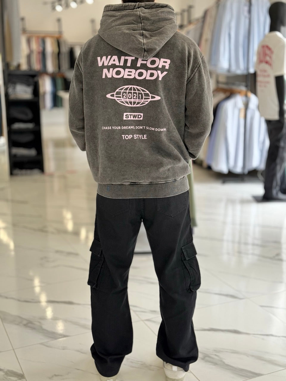Canguro oversize lavado "wait for nobody"