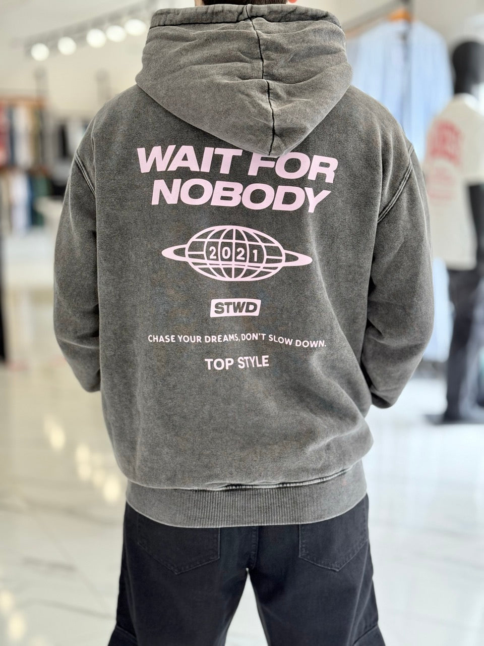 Canguro oversize lavado "wait for nobody"