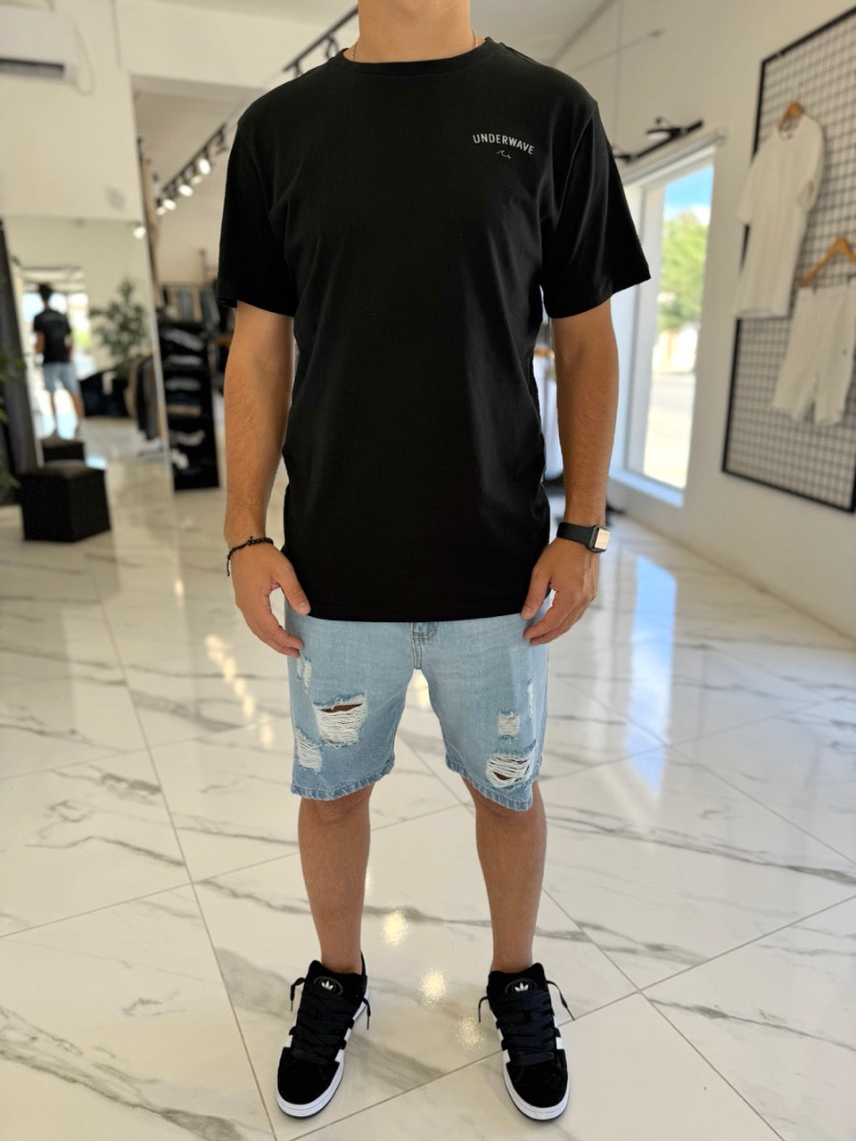 Remera negra “Baleia”