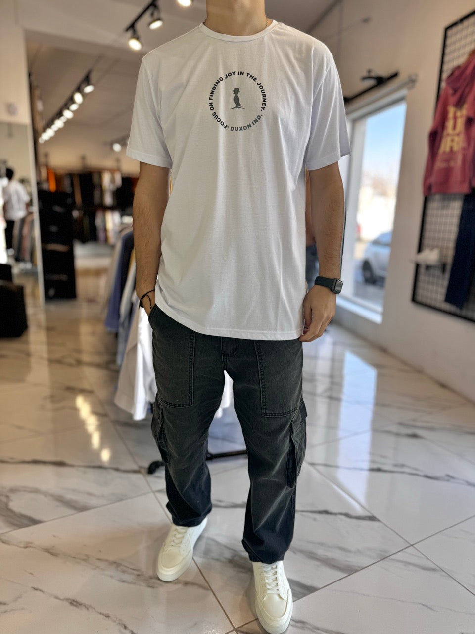 Remera doble estampa blanca “focus”