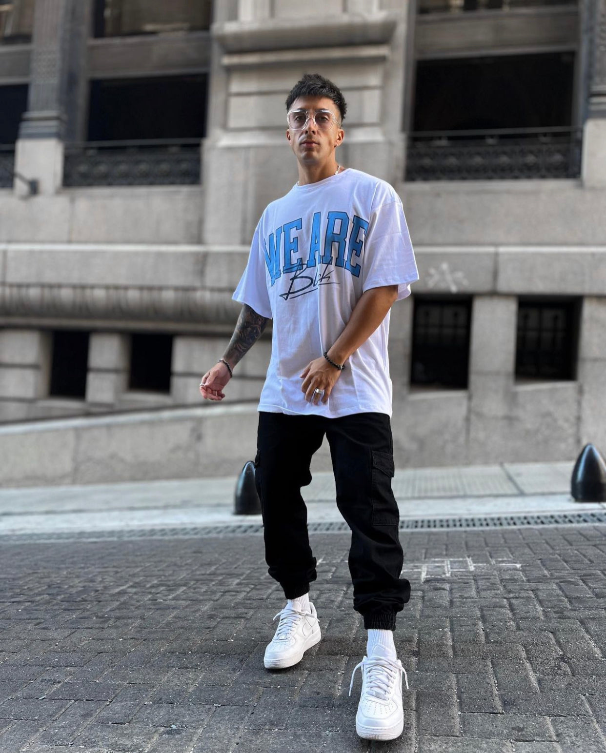 Remera oversize blanca "we are"