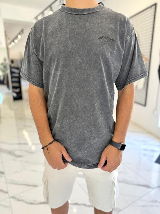 Remera oversize gastada negra “Easy”