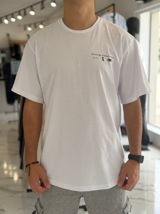 Remera oversize “Community”