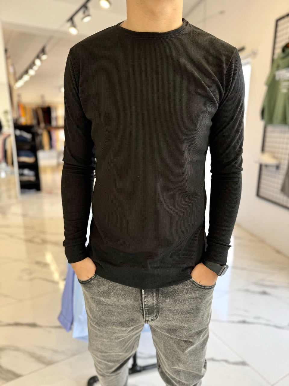 Remera slim fit wafle manga larga negra