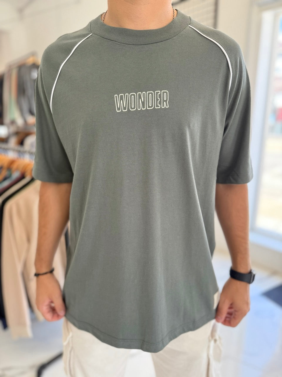 Remera oversize verde-grisácea "wonder"