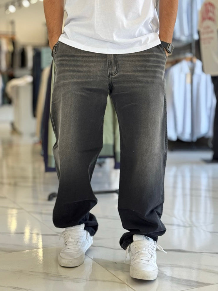 Super baggy negro gastado