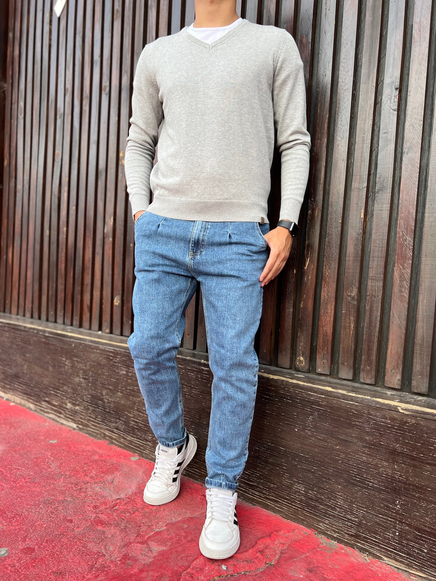 Buzo de algodón escote V gris