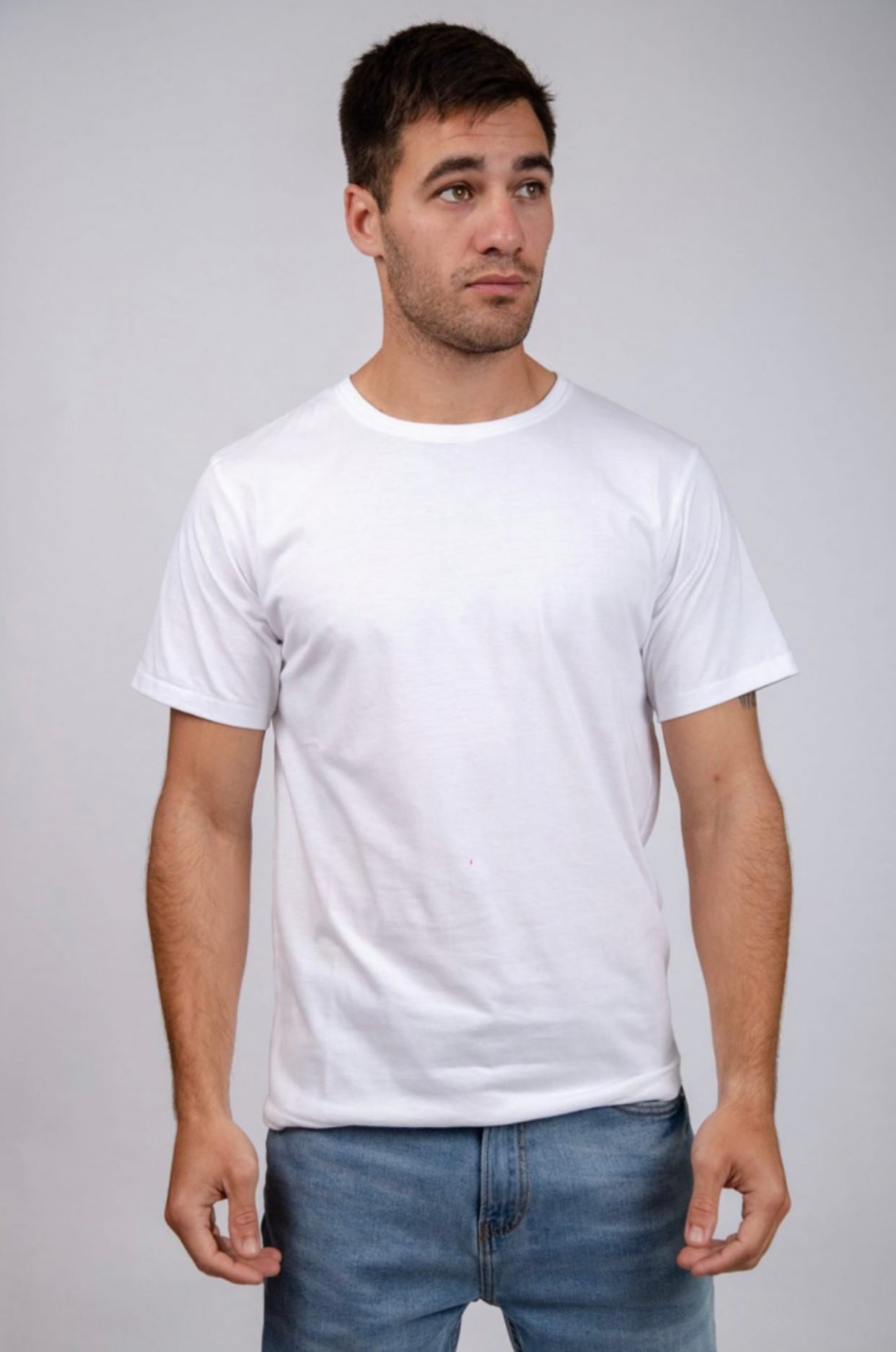 Remera cuello redondo blanca