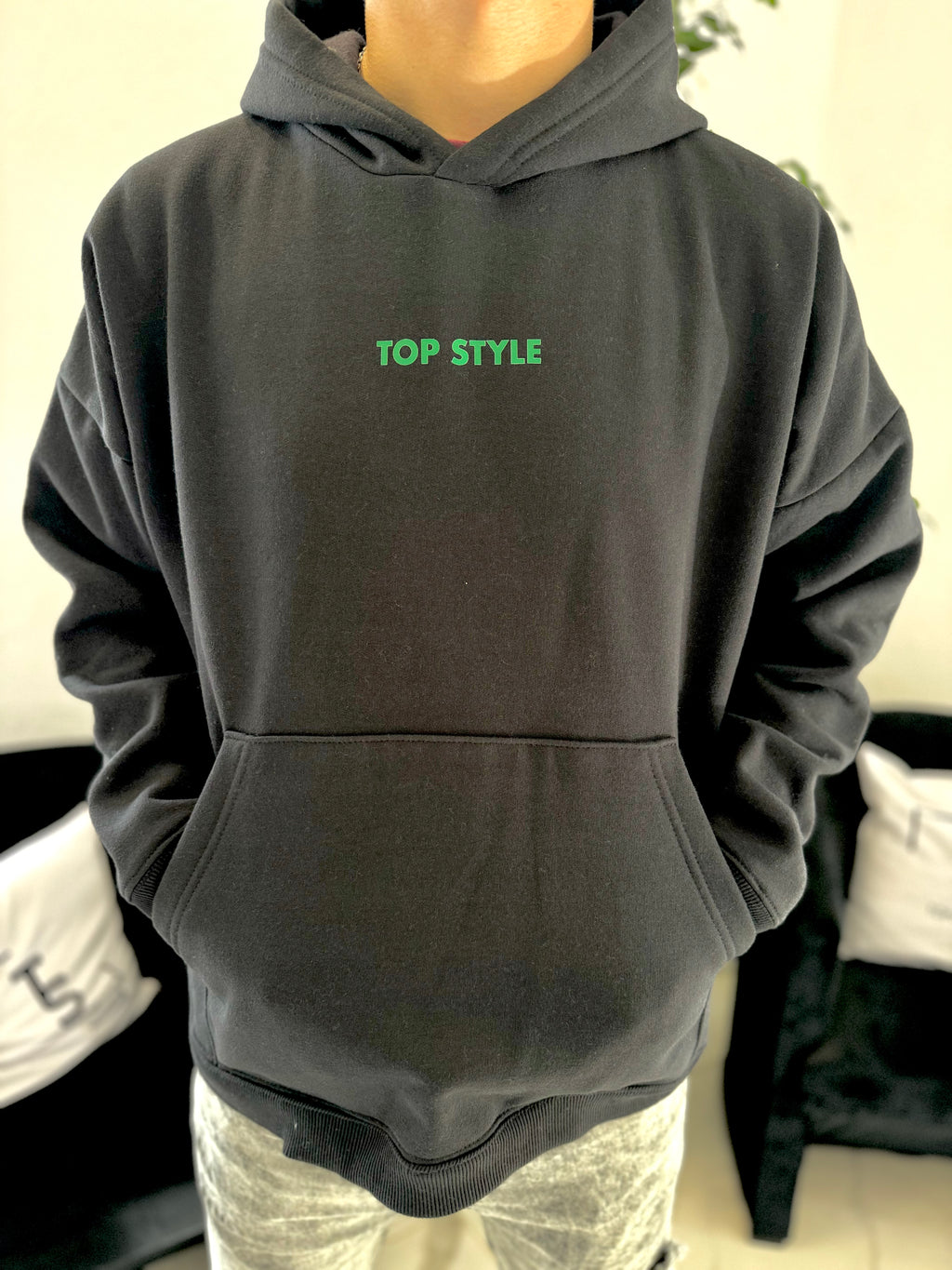 Canguro oversize negro "good vibes"