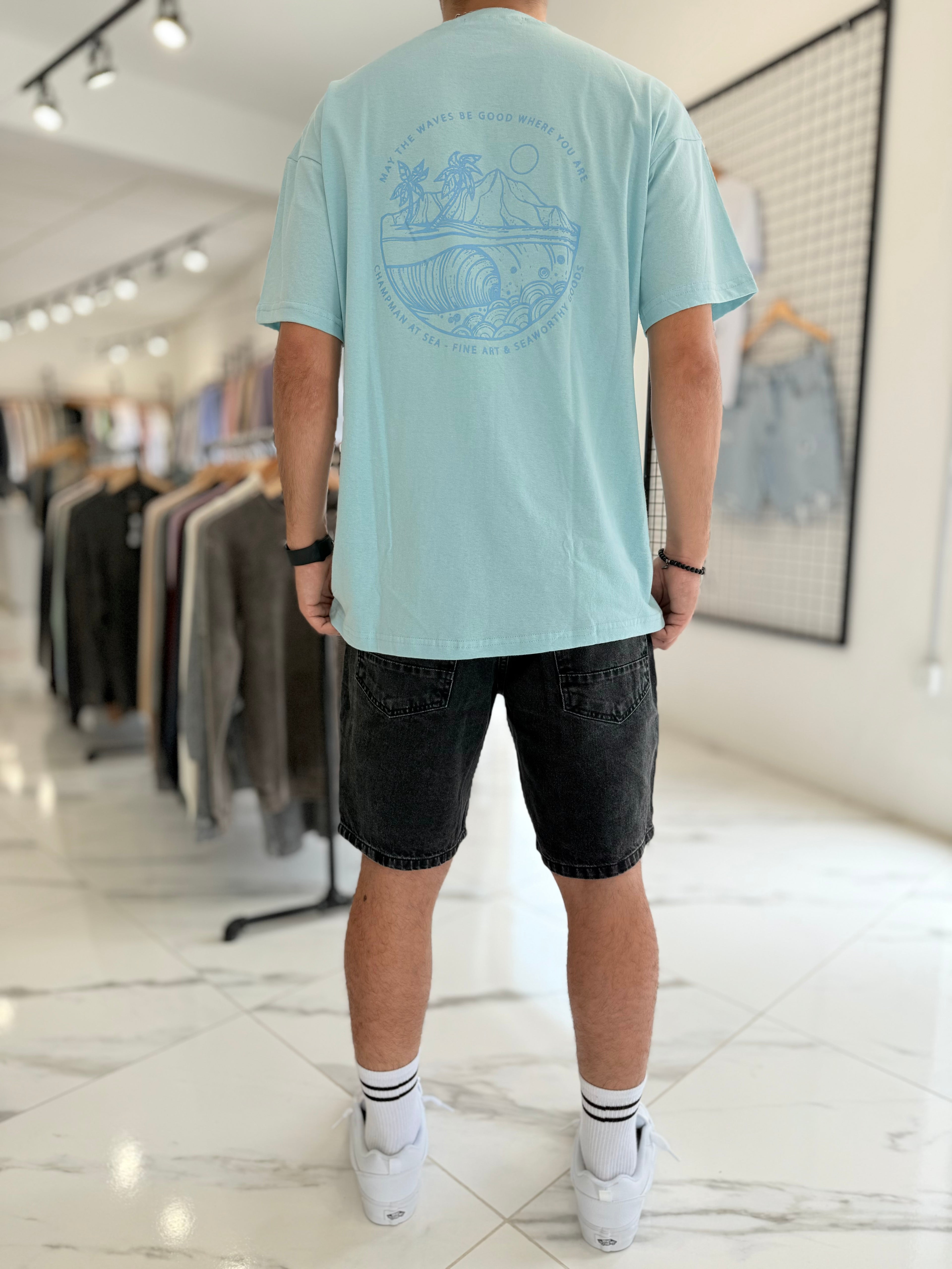 Remera oversize celeste "Waves"