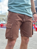 Bermuda cargo marrón con costuras