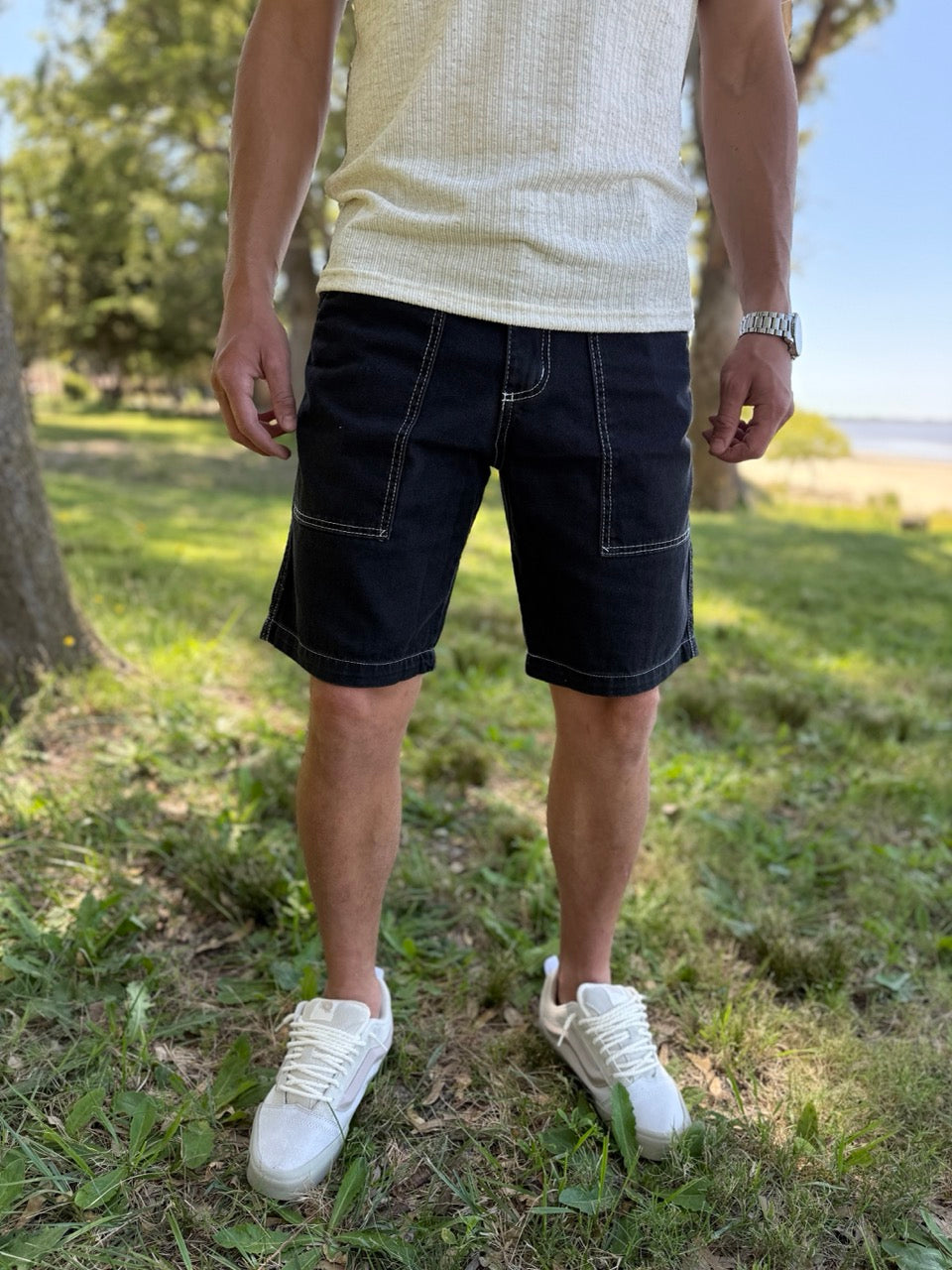 Bermuda jean con costuras