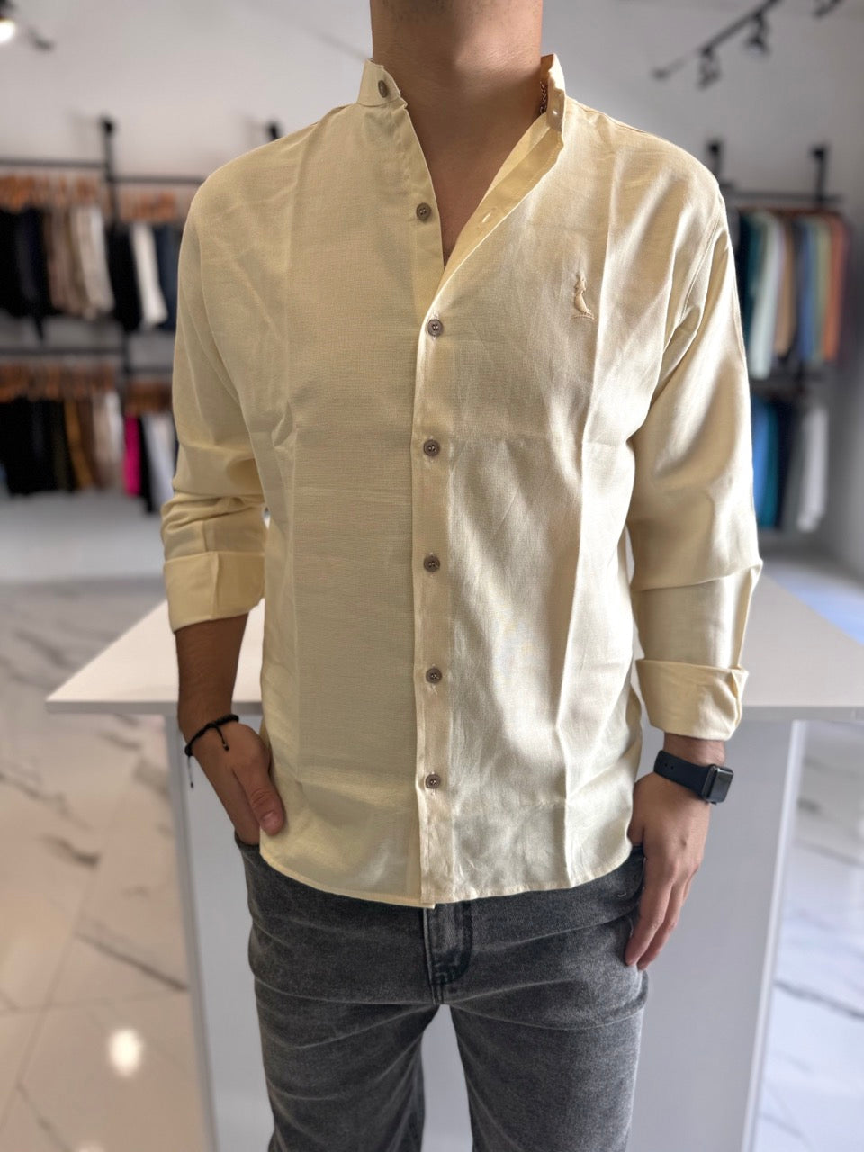 Camisa mao amarilla