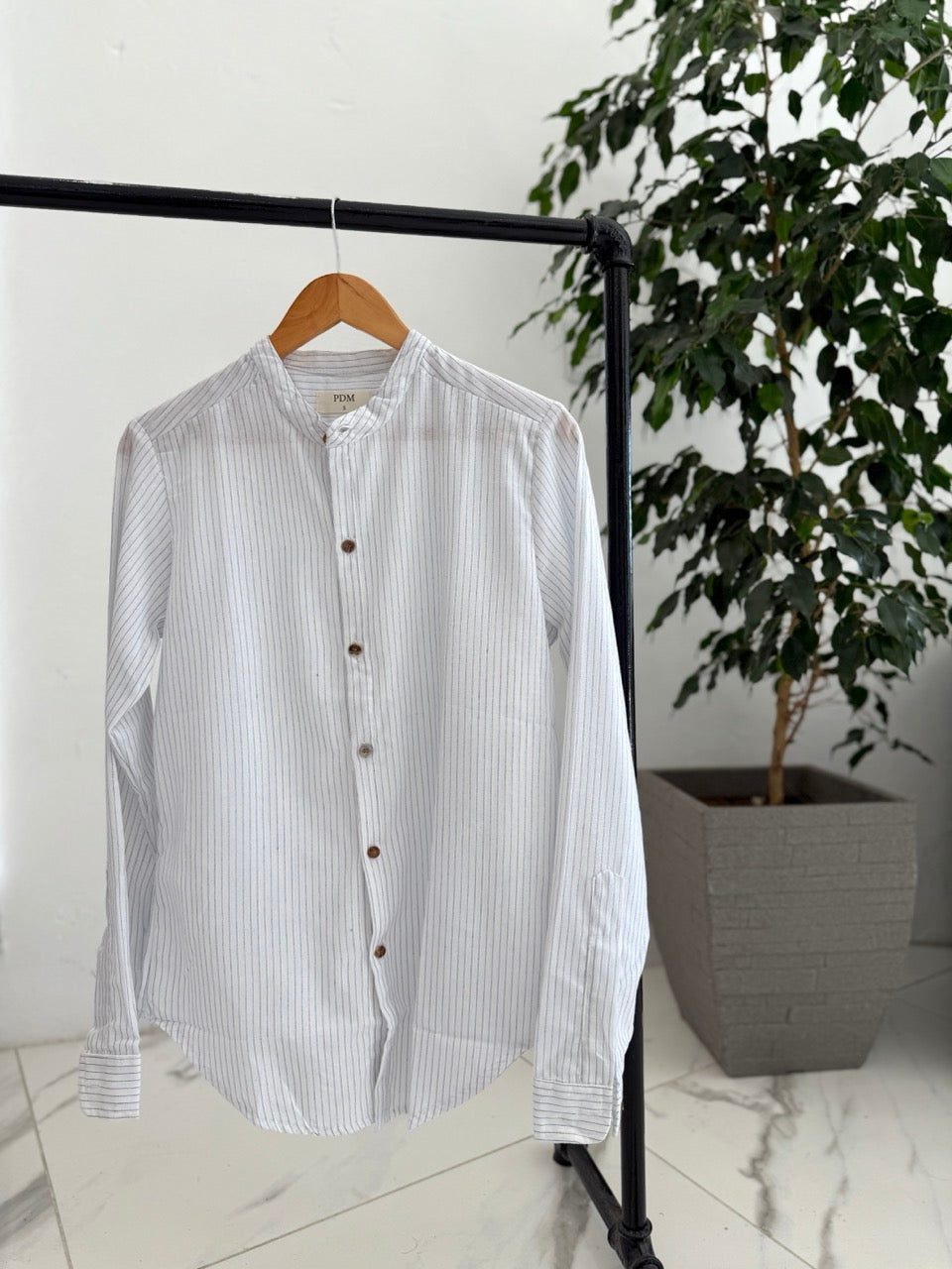 Camisa lino mao blanca rayita azul