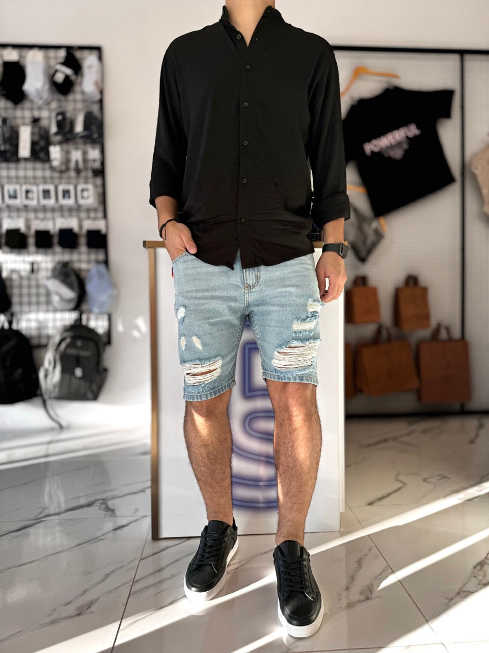 Camisa mao negra