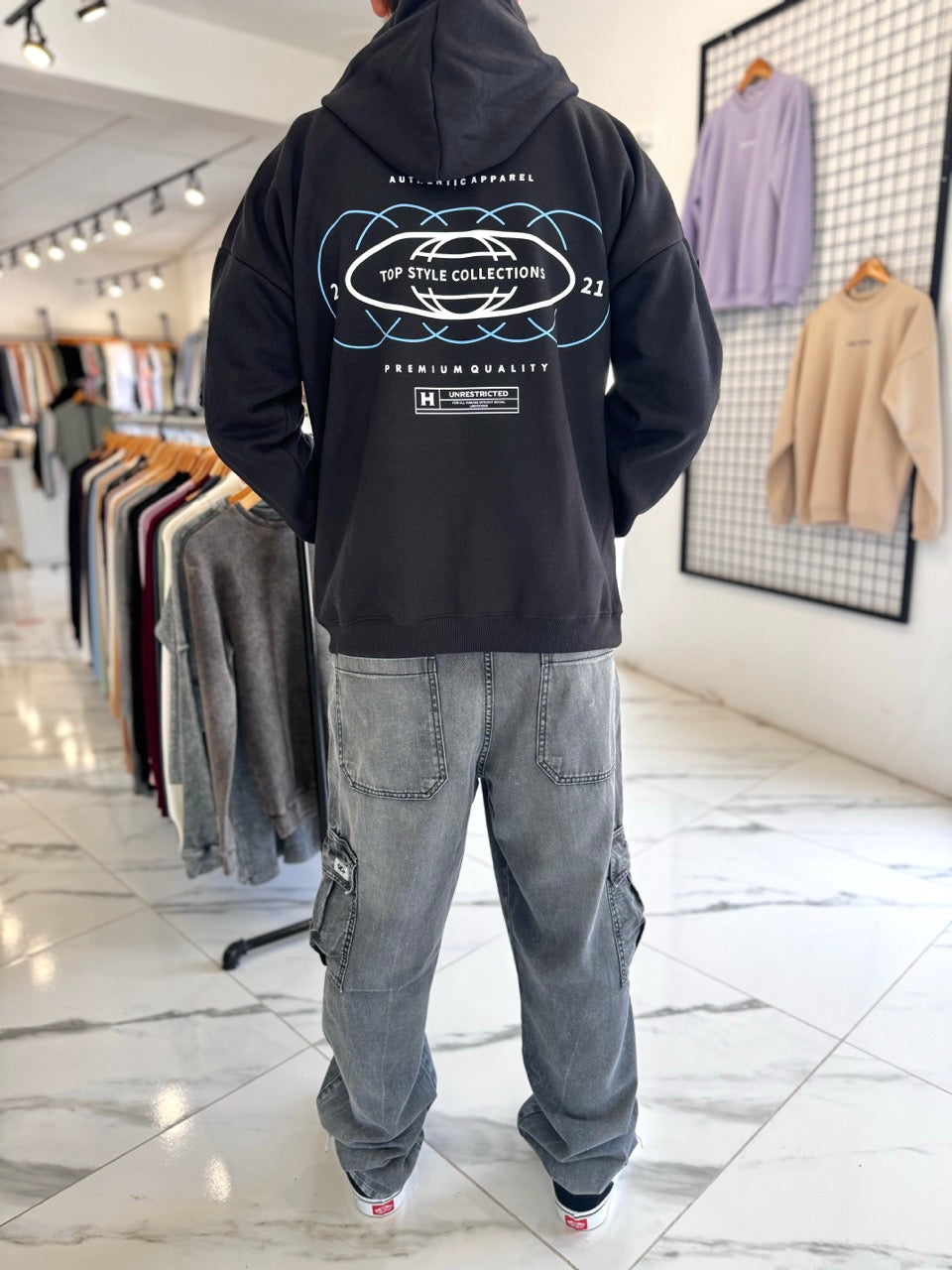 Canguro oversize negro "collections"