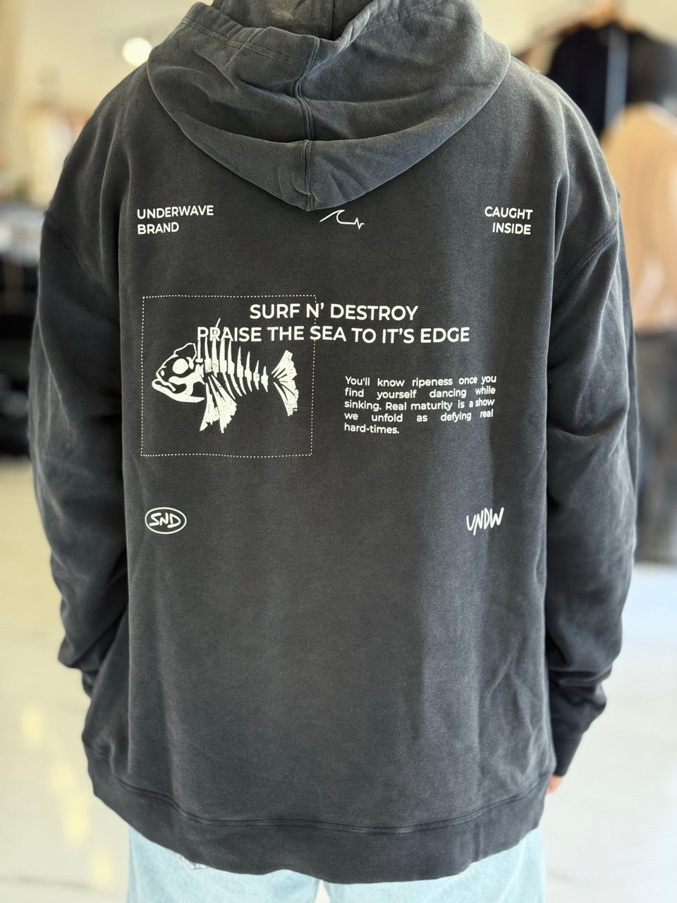 Canguro oversize "pez" negro