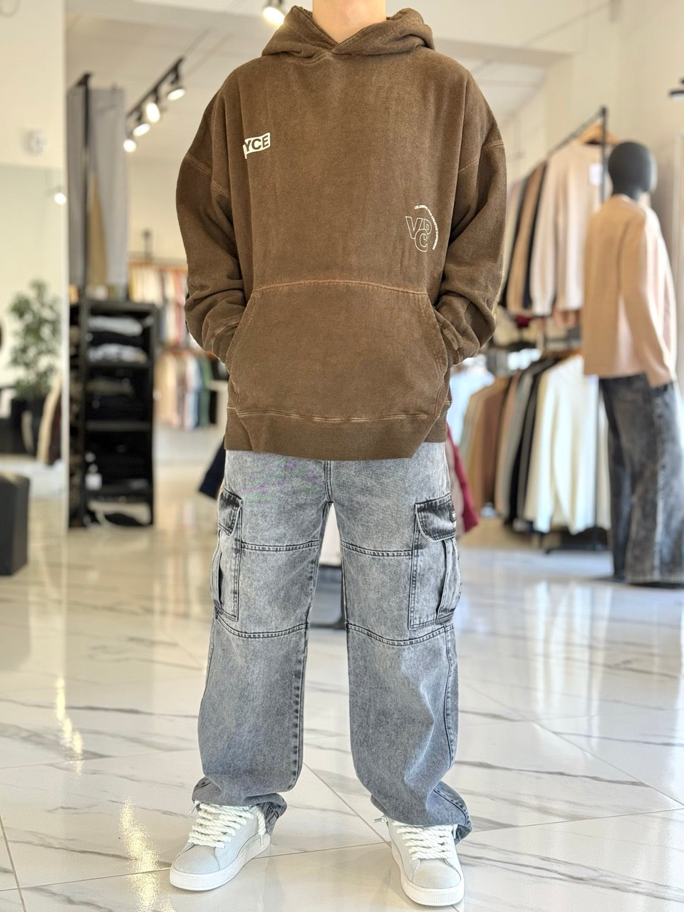 Canguro oversize marrón gastado "Celebrate"