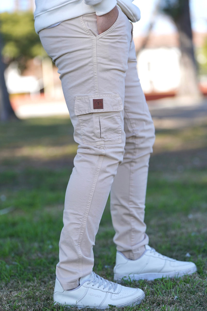 Pantalón cargo beige