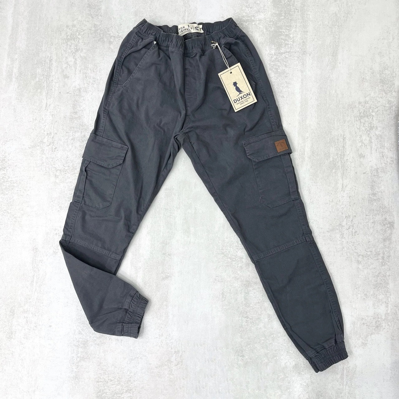 Pantalón cargo con puño gris