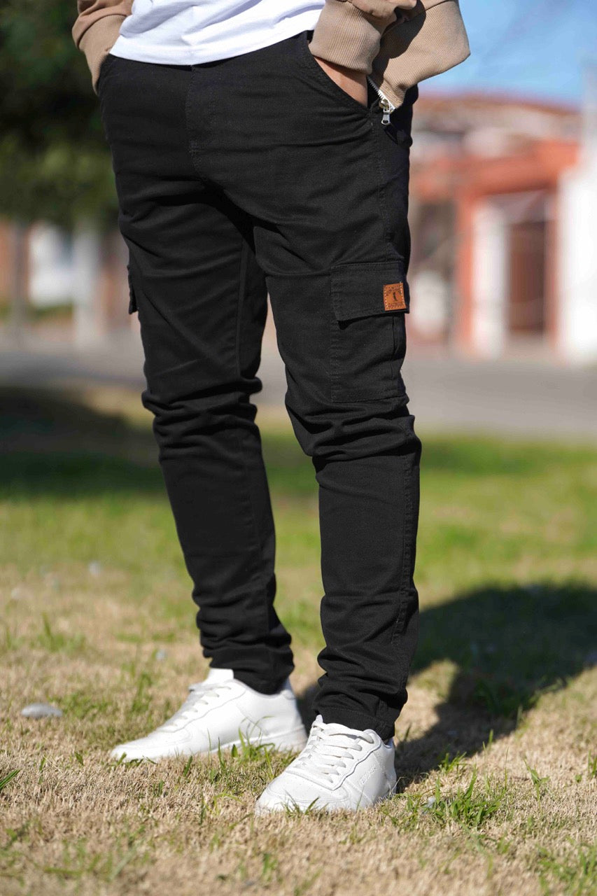 Pantalón cargo negro