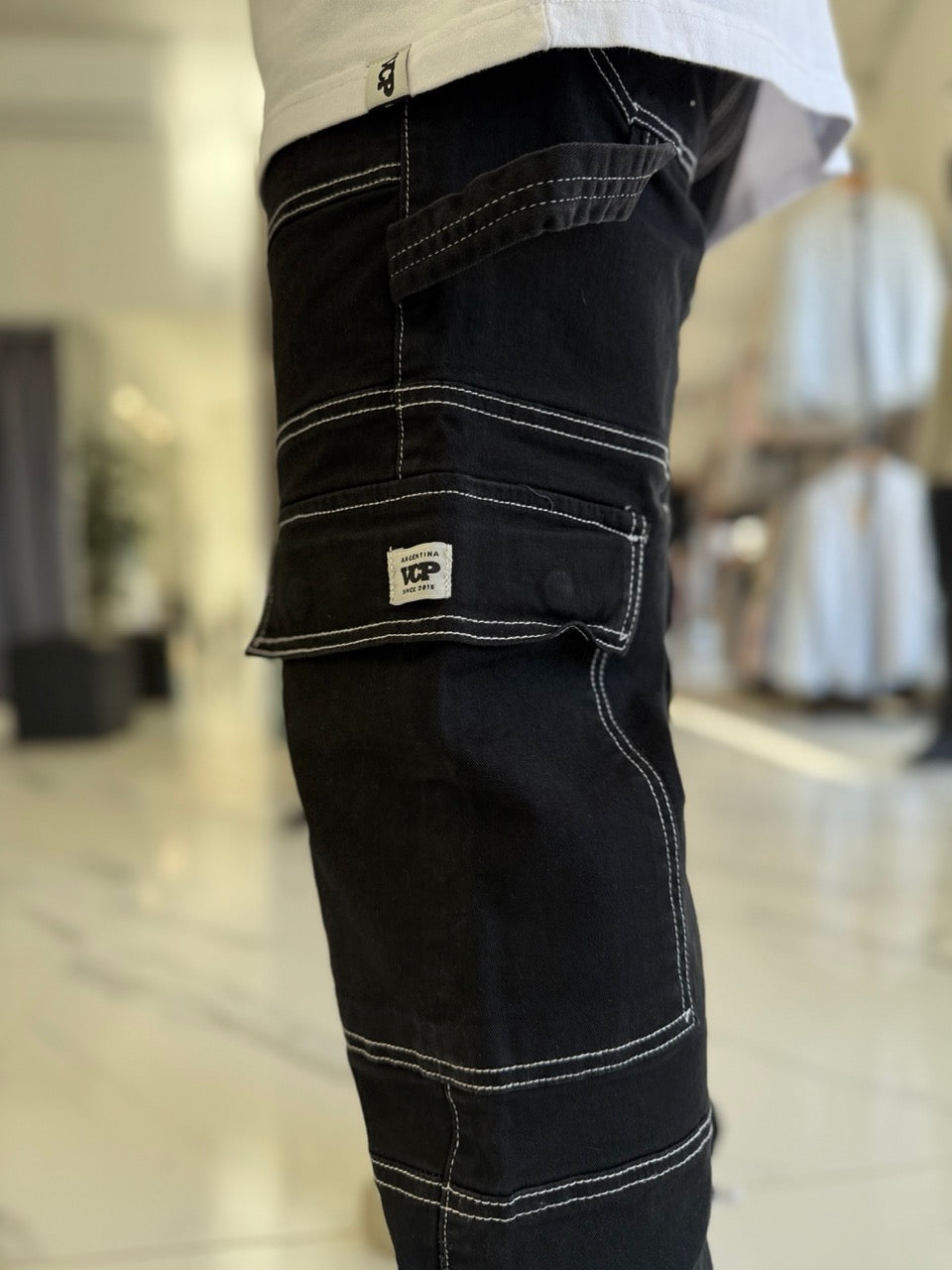 Jean cargo "Bronco" negro c/costura