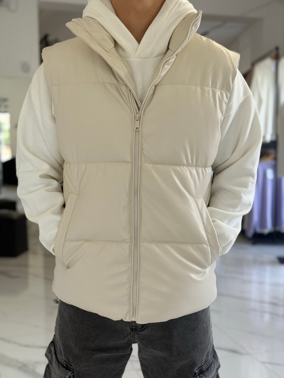 Chaleco cuerina beige