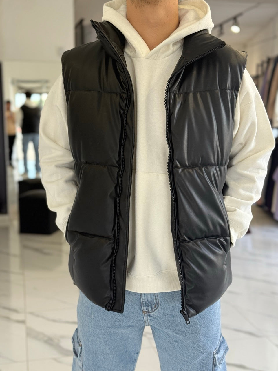 Chaleco cuerina negro