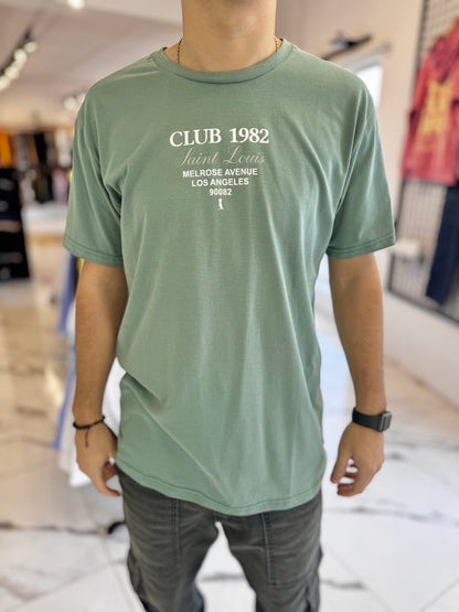 Remera doble estampa verde “club 1982”