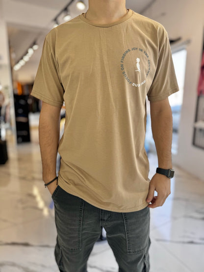 Remera doble estampa camel “focus”