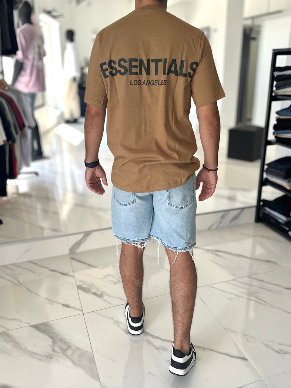 Remera oversize camel “essentials”