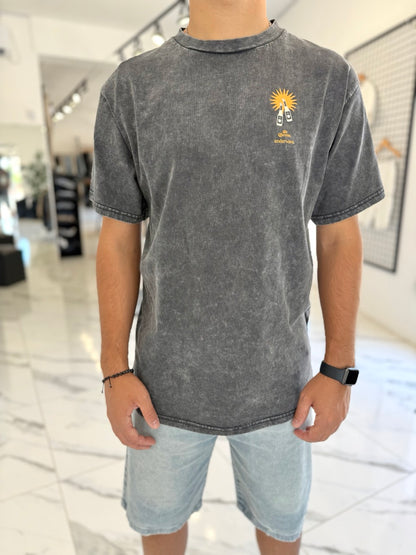 Remera oversize gastada negra “Corona”