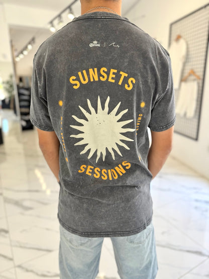 Remera oversize gastada negra “Corona”