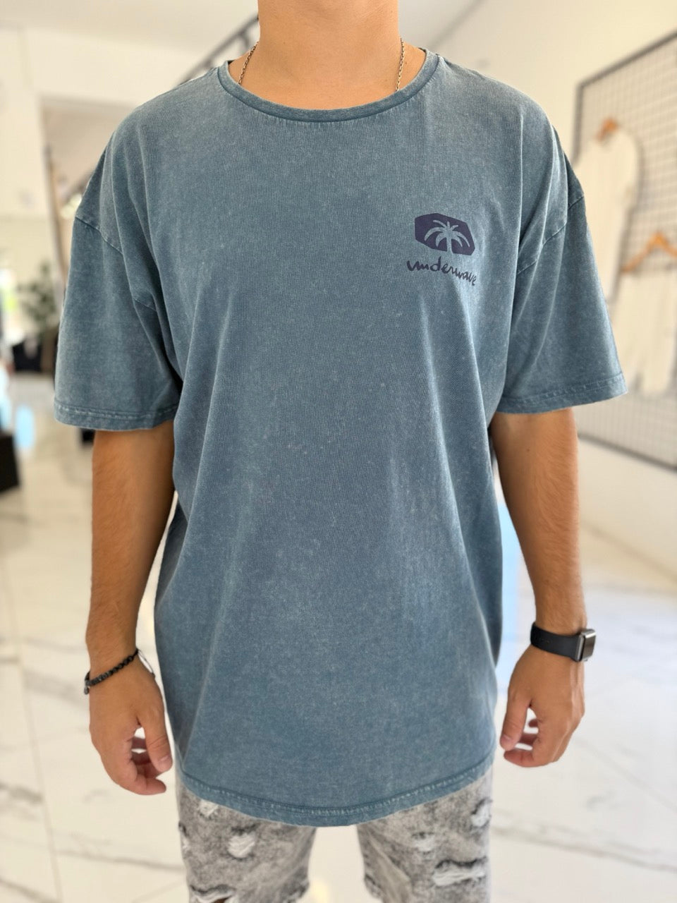 Remera oversize gastada azul “Samambaia”