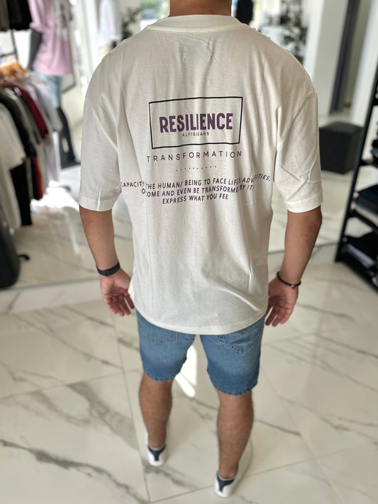 Remera oversize blanca “resilience”