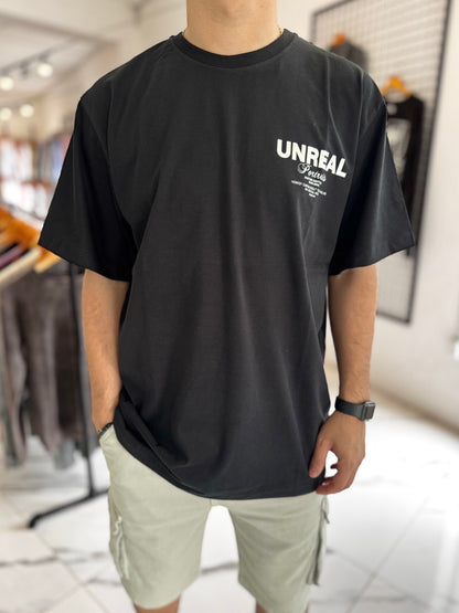 Remera oversize negra “unreal”