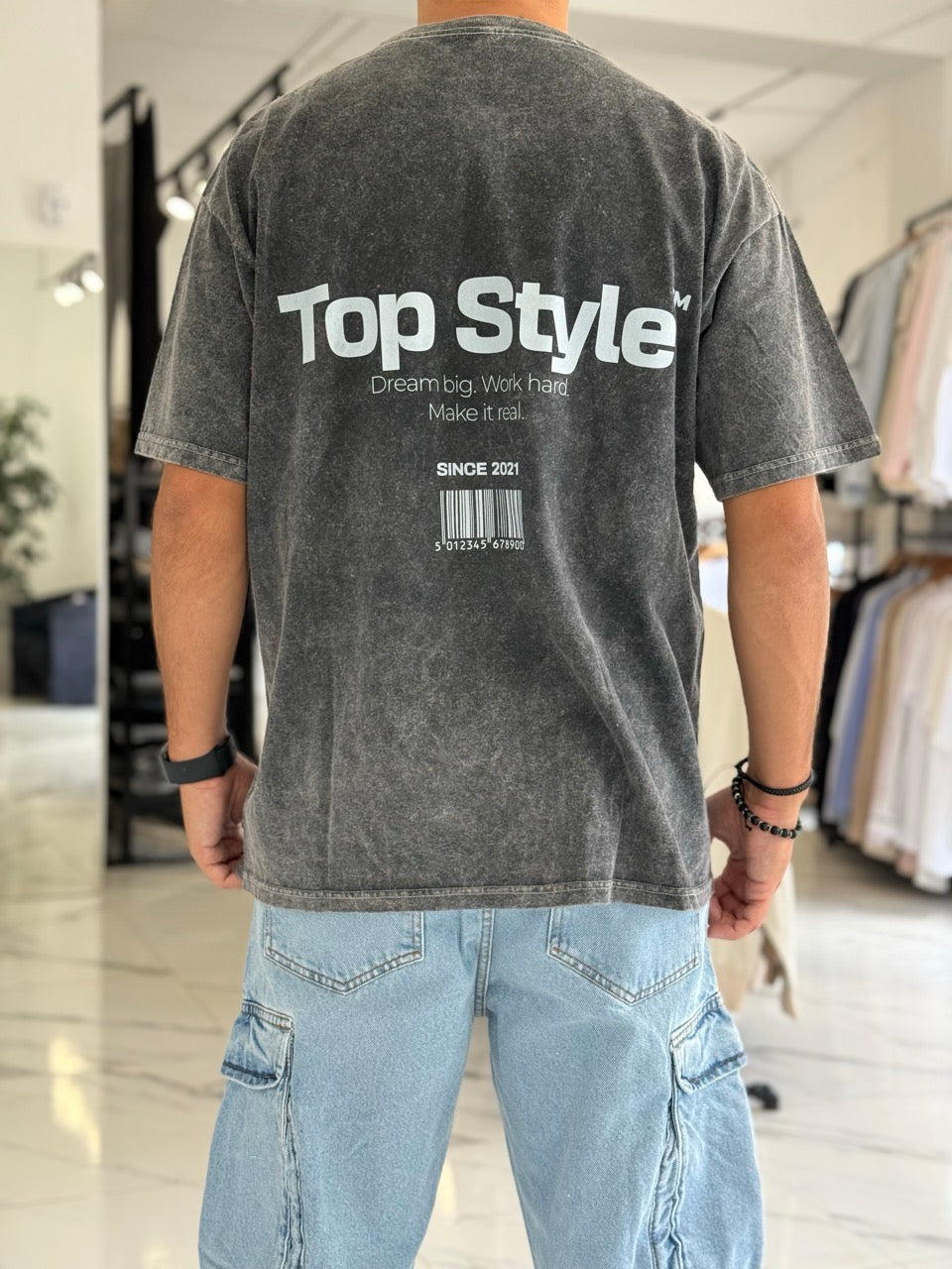 Remera oversize gastada "Dream Big"