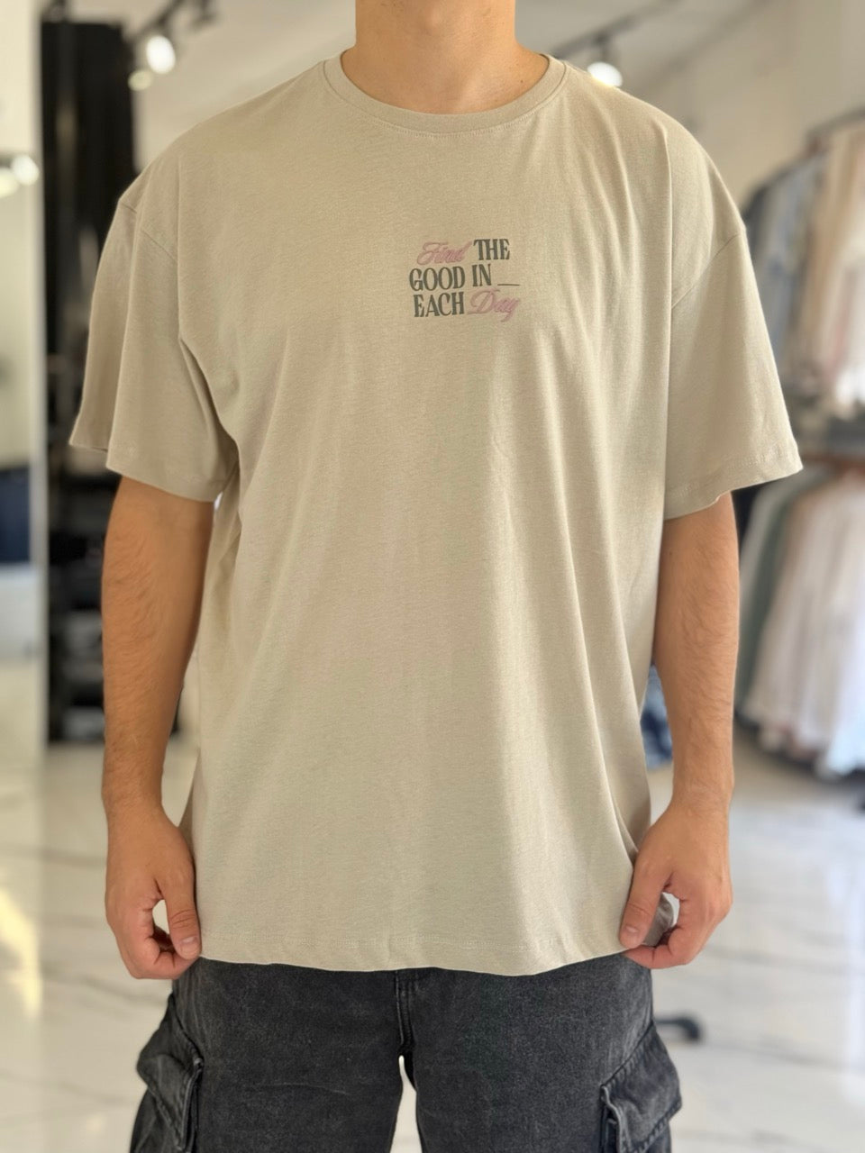 Remera oversize "Find Day"