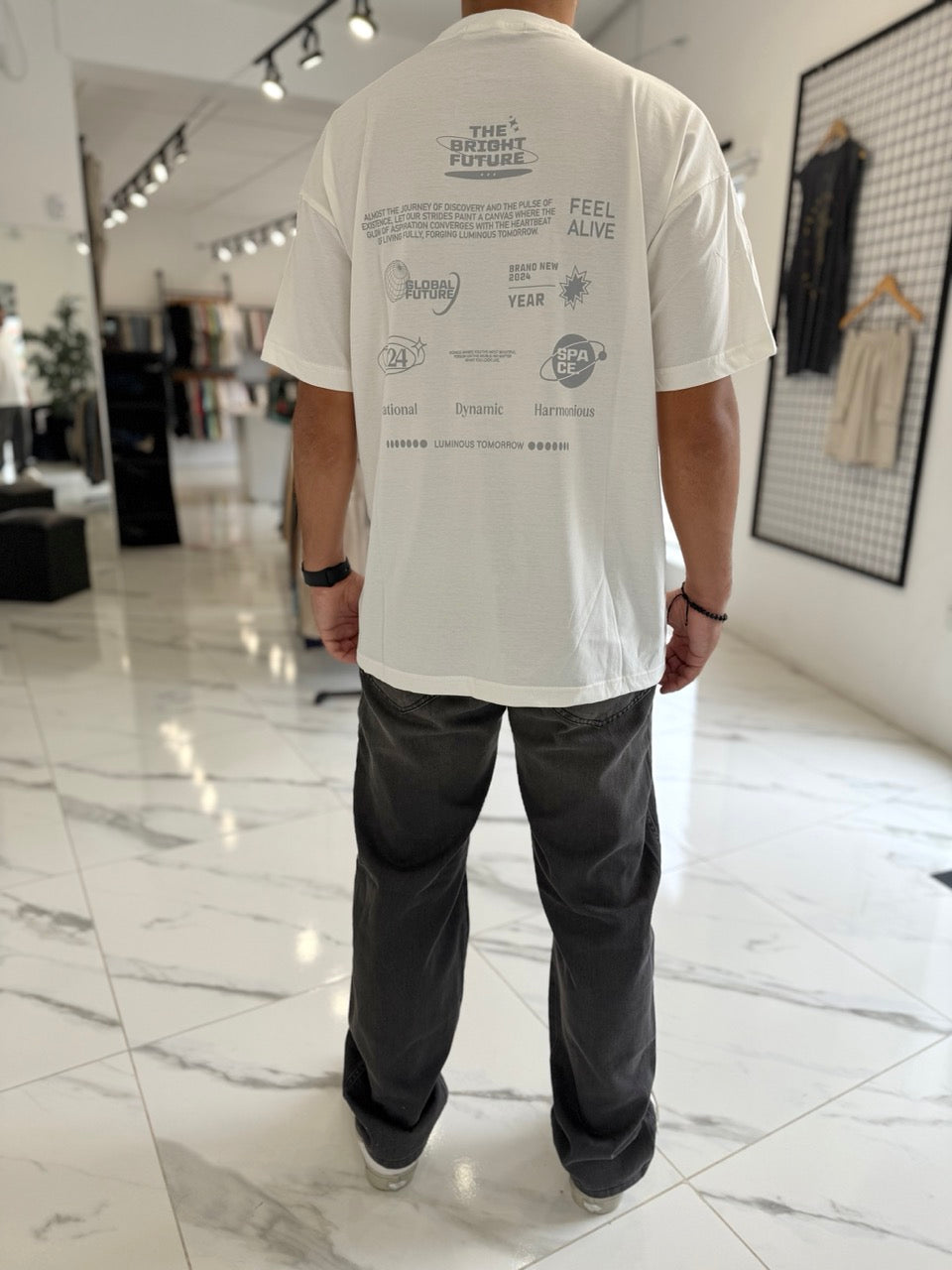 Remera oversize blanca "future"