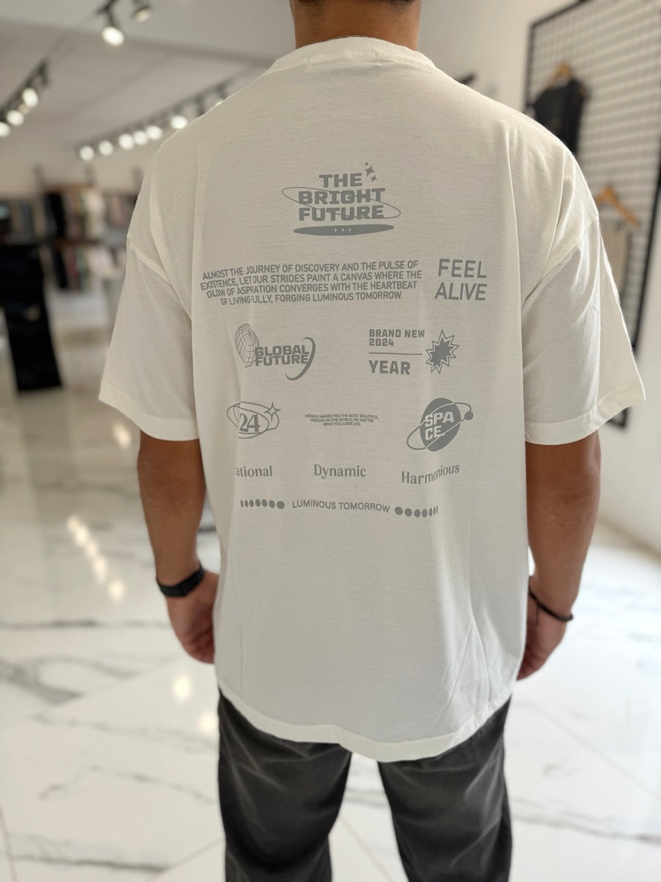 Remera oversize blanca "future"
