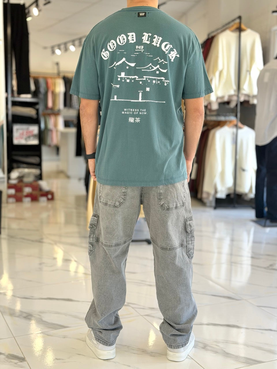 Remera oversize “Luck”