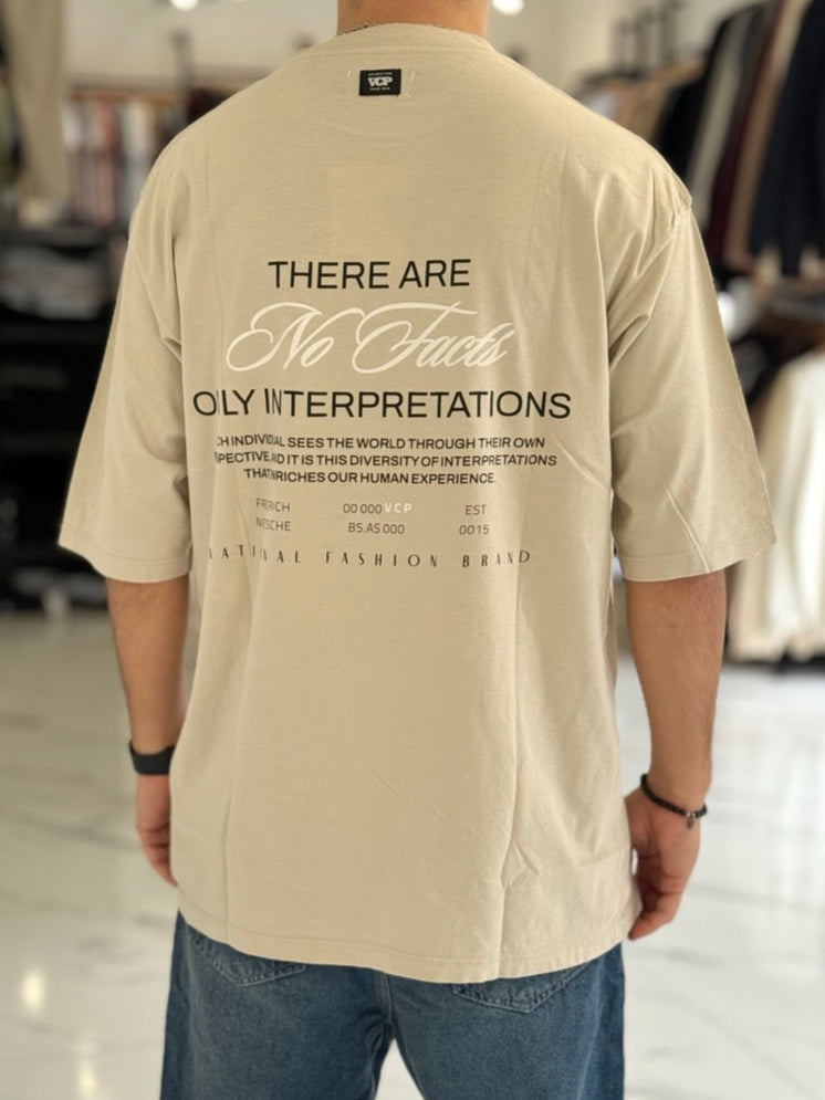 Remera oversize “No Facts”