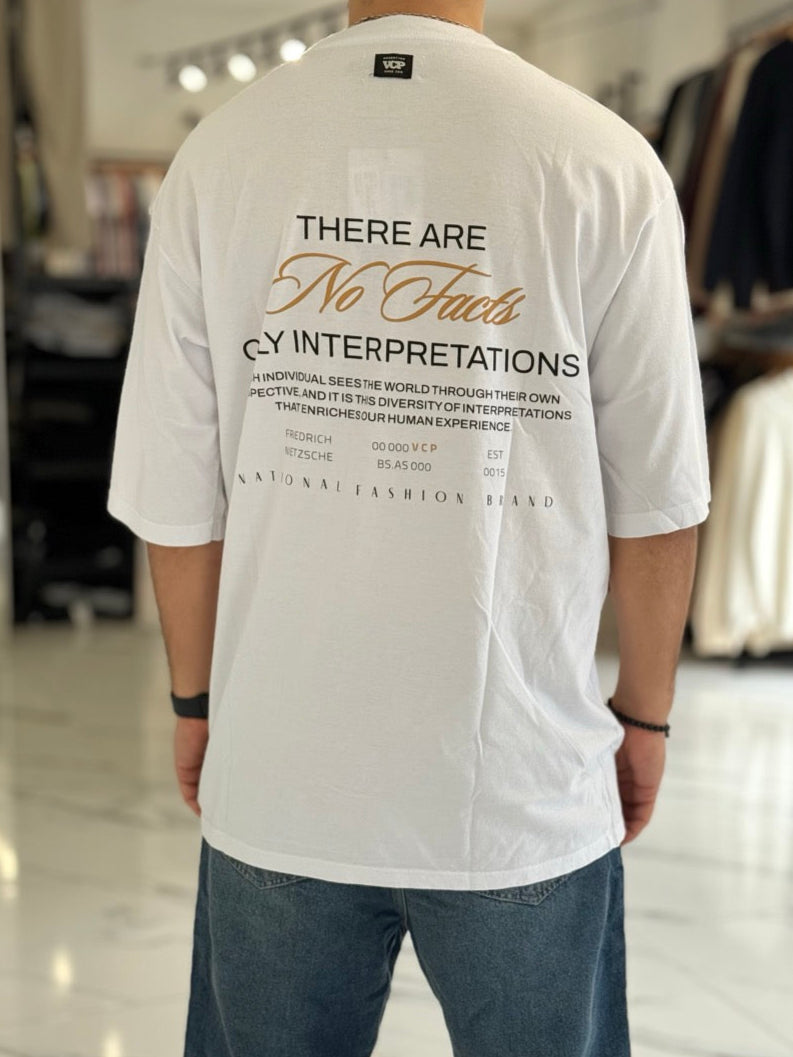 Remera oversize “No Facts”